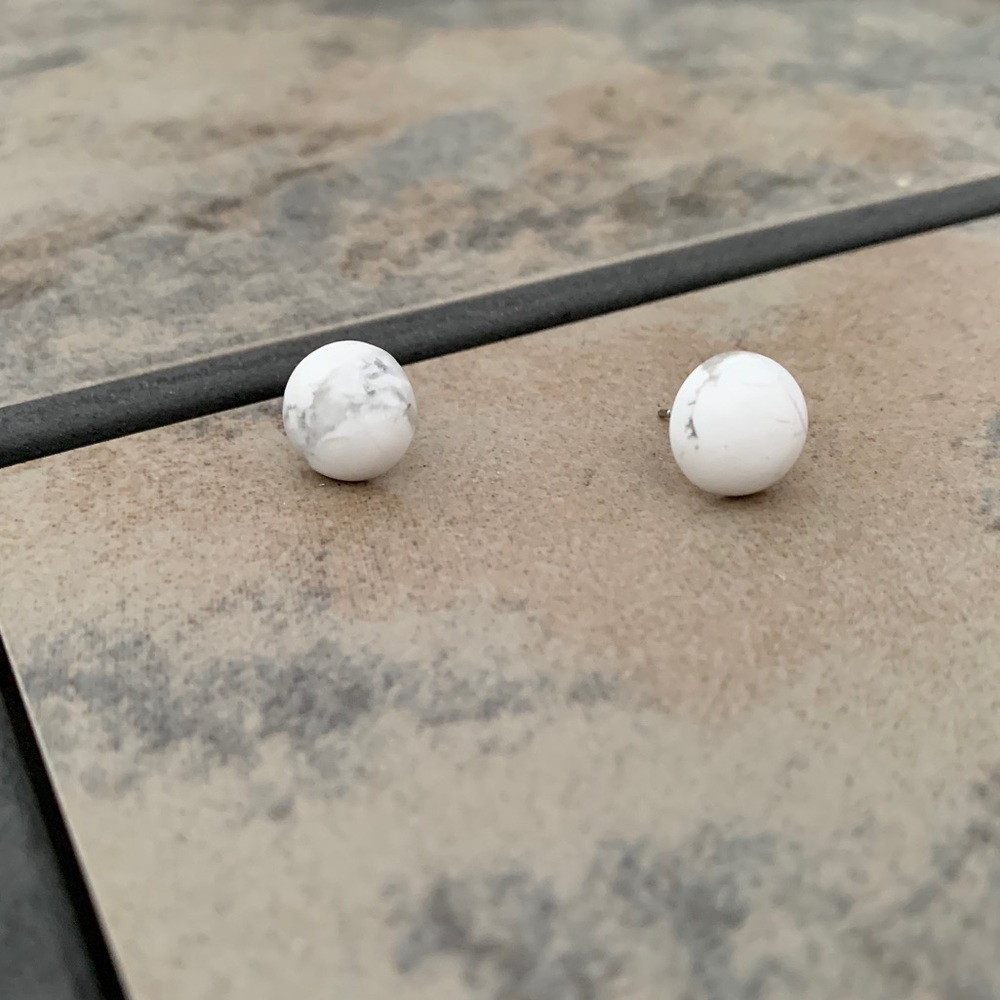 Howlite Glass Stud Earrings